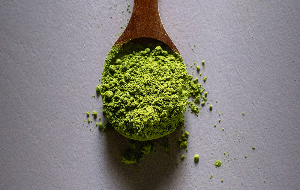 Qu’est-ce que le matcha ? Définition du thé vert japonais en poudre ...