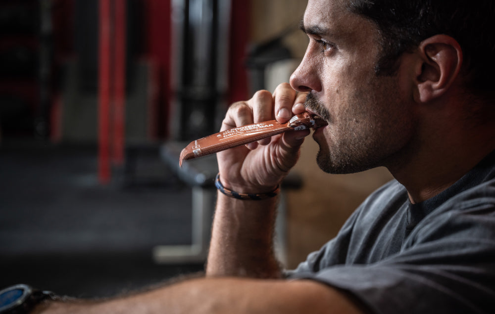 Quand manger une barre protéinée : avant ou après l’entraînement ?