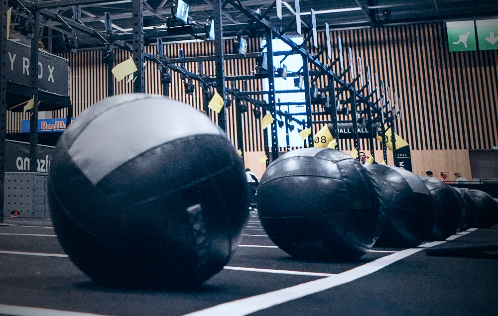 HYROX : règles, pénalités et stratégie complète pour performer